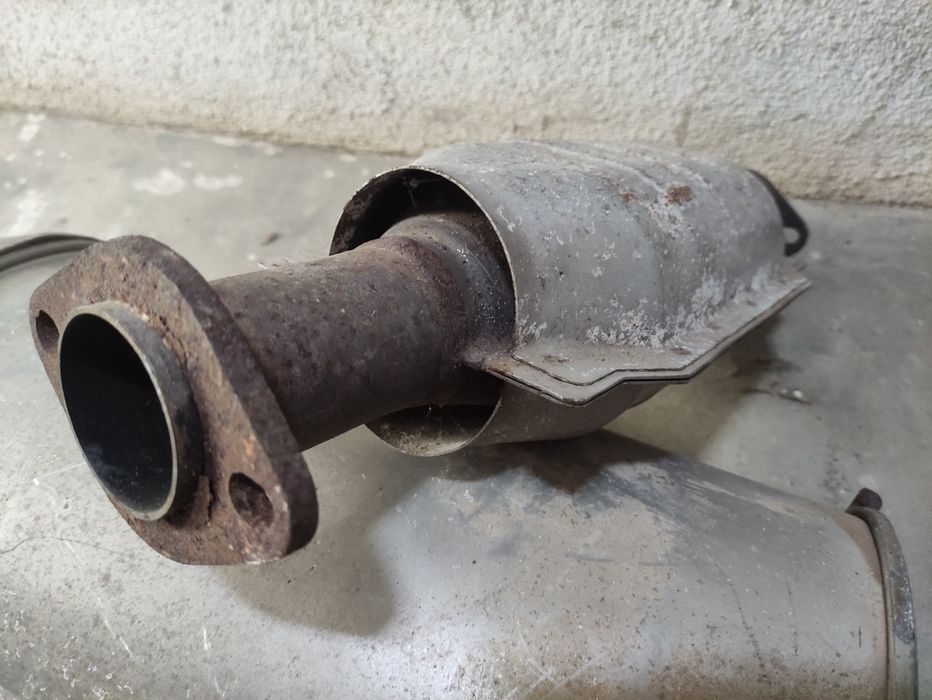 Panela de escape e catalizador