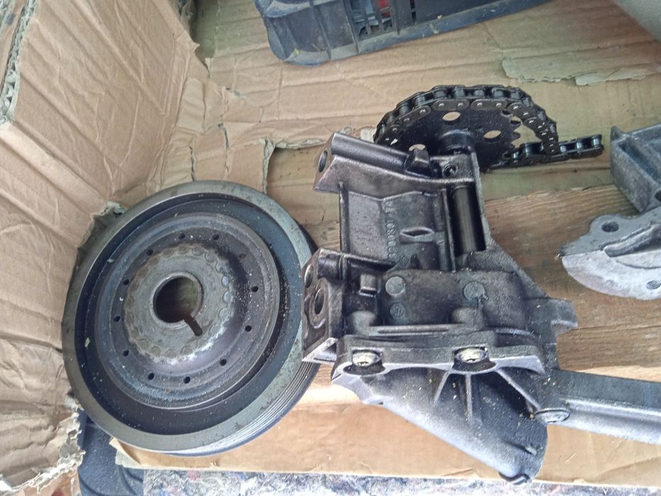 Шків, масляний насос, шатун , помпа двигуна к9к Рено кенго 1,5 дсі