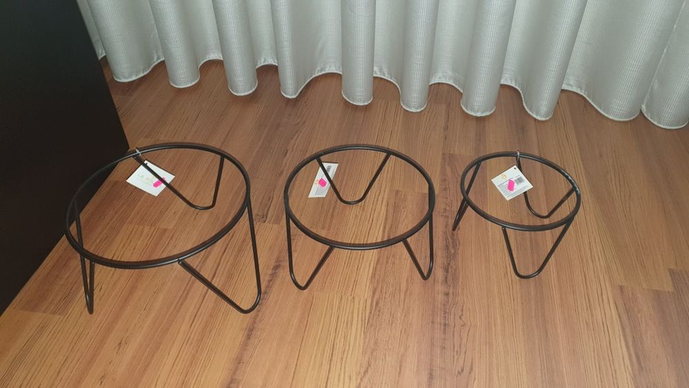 Conjunto de 3 suportes em ferro preto para vasos
