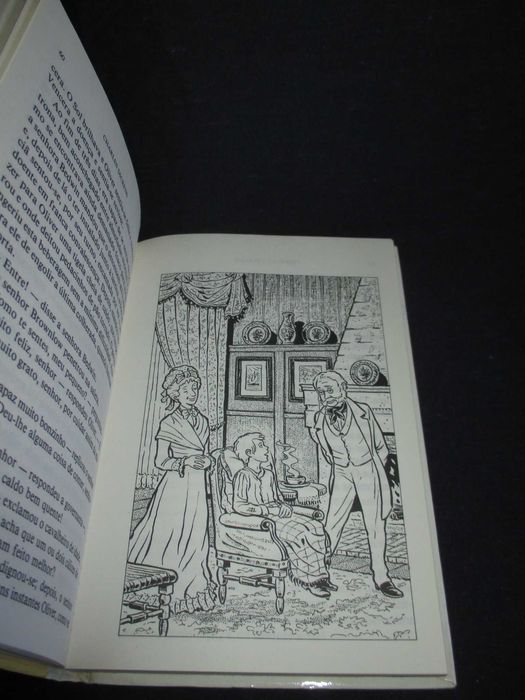Livro Oliver Twist Charles Dickens