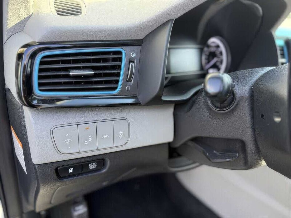 Kia Niro Hybrid      2017