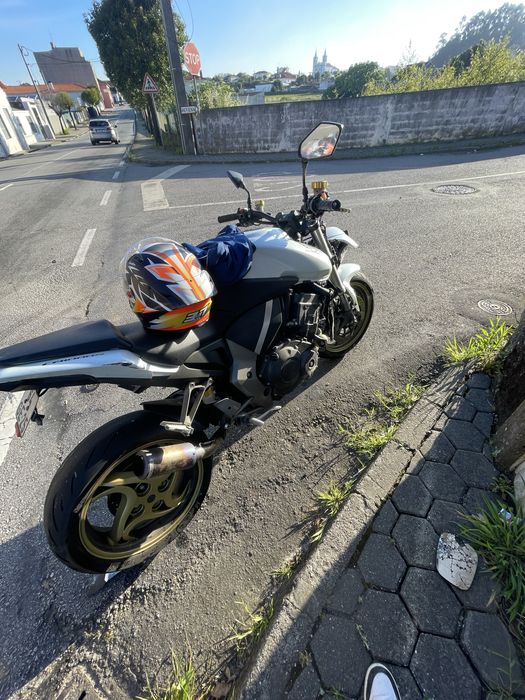 Honda cb1000r acidentada