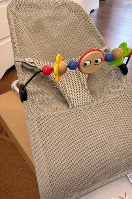 Leżaczek Bujaczek z zabawką Babybjörn