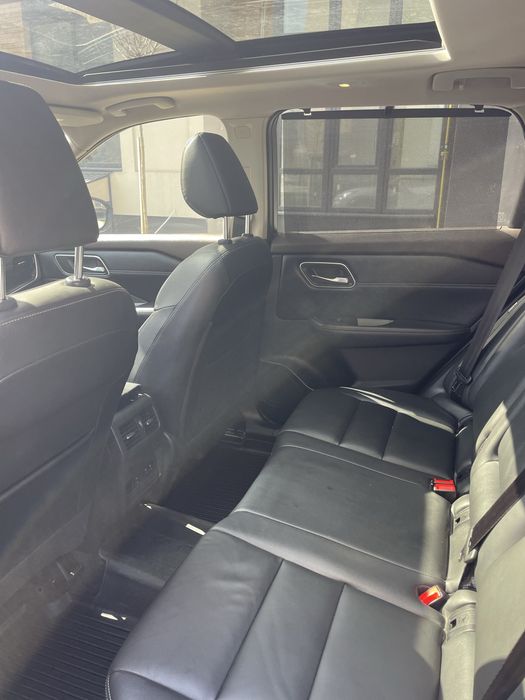 Nissan Rogue t33 SL 2,5