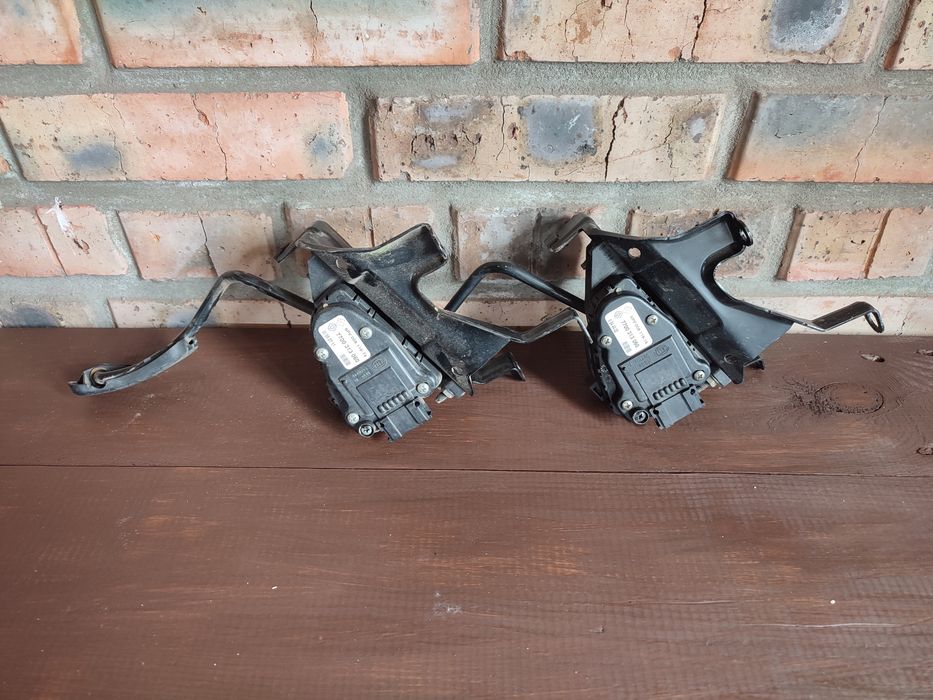 Педаль газу trafic vivaro primastar трафик виваро примастар 7700313060