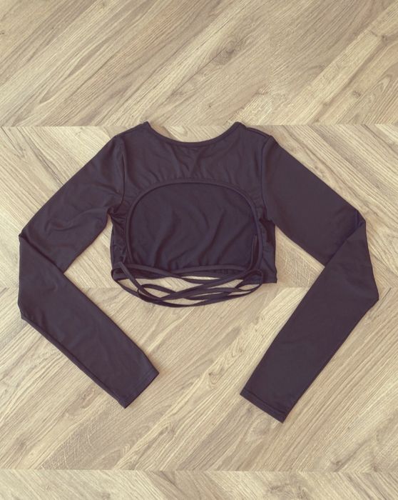 Топ з відкритою спиною