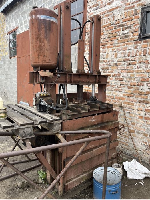 Прес гідравлічний для вторсировини