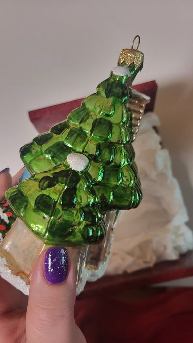 Скляна іграшка будинок