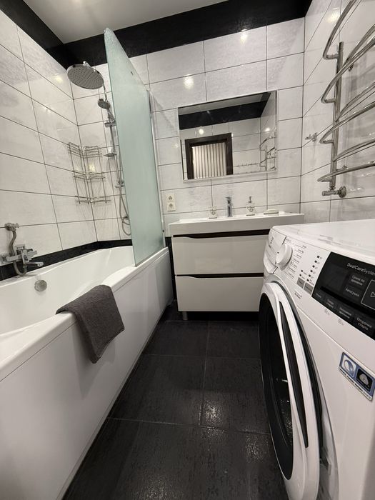 ЖК"Сімейний",Є СВІТЛО,зал.вокзал,Тяжилів,1-кім.квартира подобово