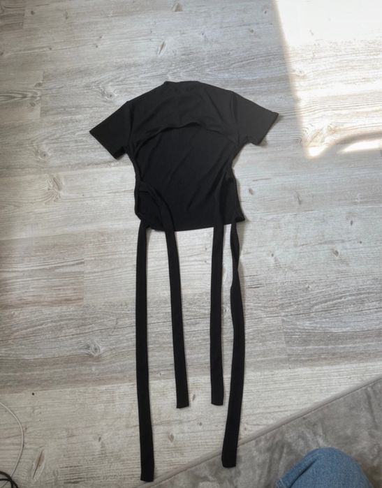 Koszulka czarna z odkrytymi plecami S asos