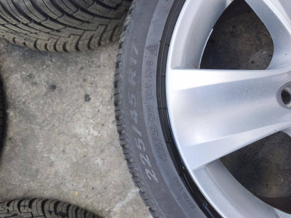 225/45/17 Styling 327 8jx17 et30 6790172 Pirelli Cinturato 3823