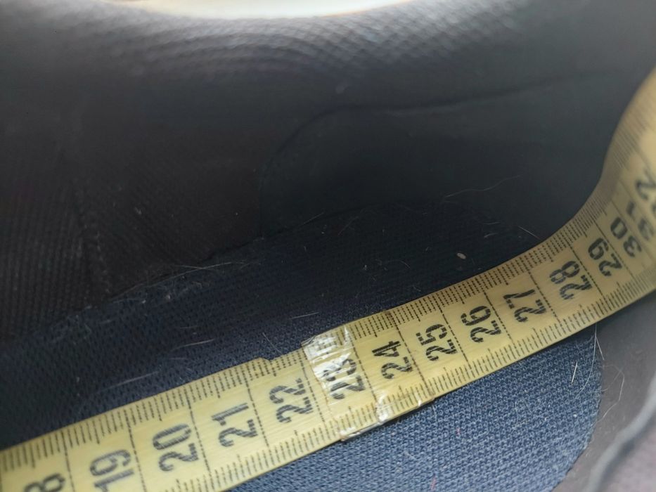 Кроссовки фірми Cole Haan ecco оригінал 

Розмір по бірці: 9 M

Замір