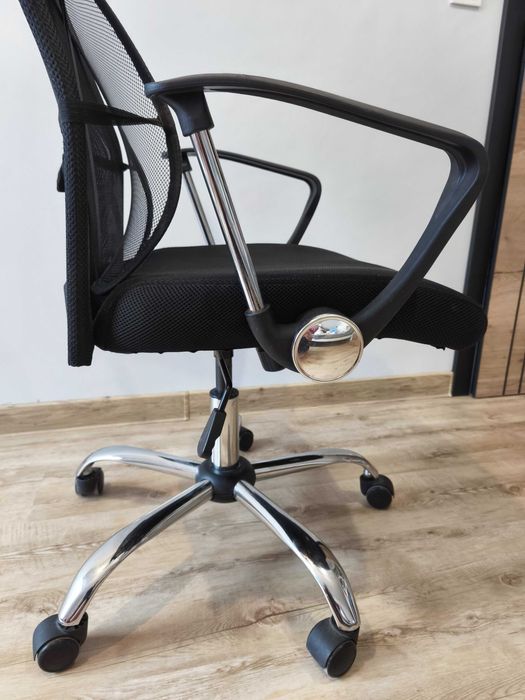 Krzesło obrotowe na kółkach # fotel biurowy siatkowy # JYSK BILLUM