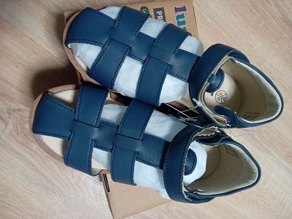 Nowe sandałki dziecięce