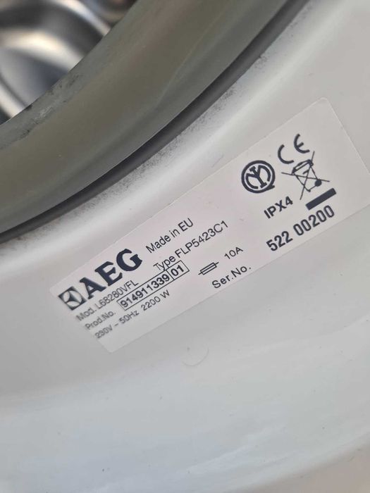 Máquina de Lavar Roupa AEG 8kg de Carga, Super Eficiente e em Excelente Estado