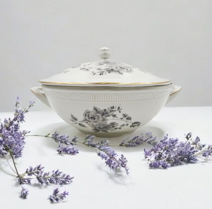 Stara, porcelanowa waza na zupę Chodzież