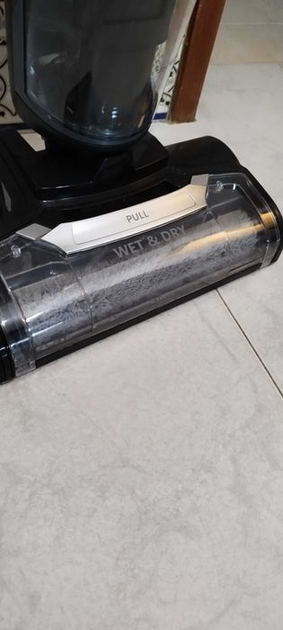 Aspirador limpa e aspira