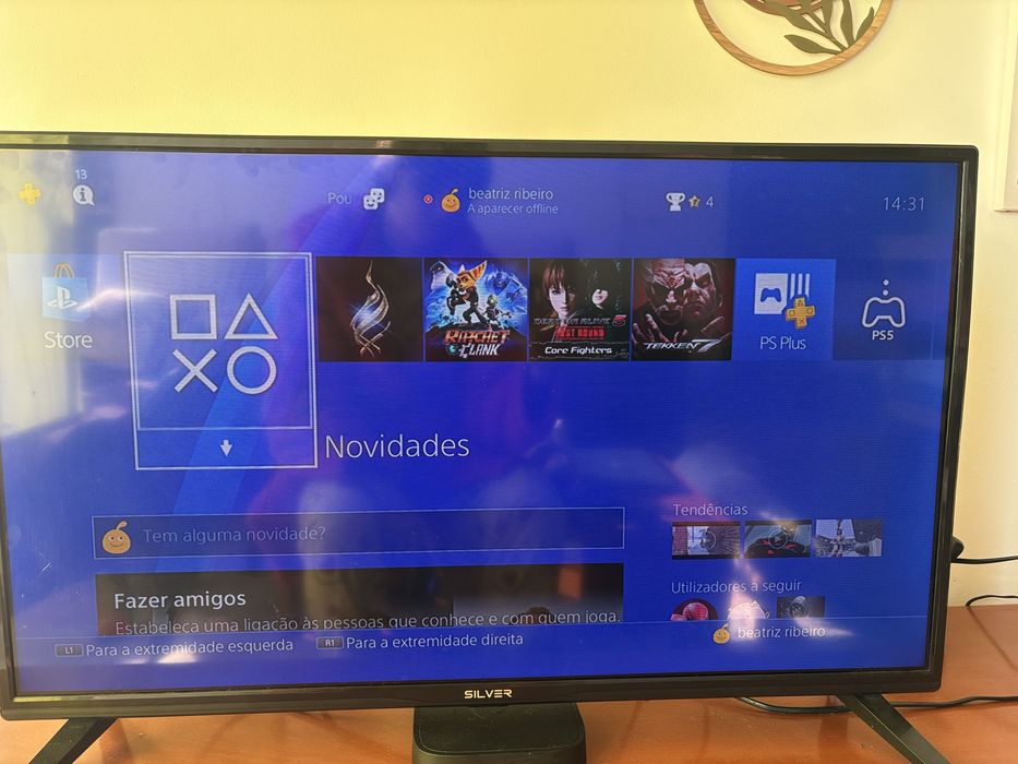 Ps4 com comando e jogo