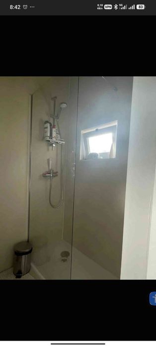Quartos para estudante universitária, junto ao metro de Arroios, Praça do Chile. Fazemos contrato de arrendamento e emitimos fatura recibo