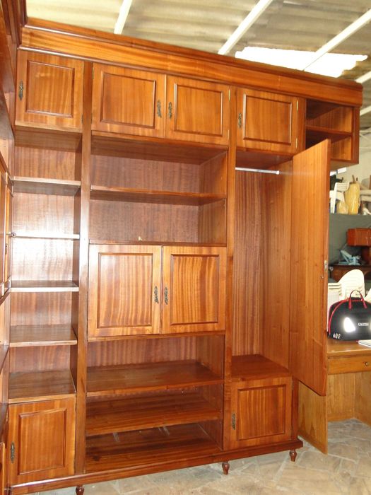 Large Wooden Corner Bookshelf – Good Overall Condition64550170820610122