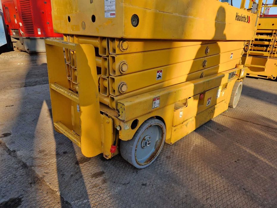 Ножничний підйомник Haulotte Compact 10N, акамуляторний, пеканіска