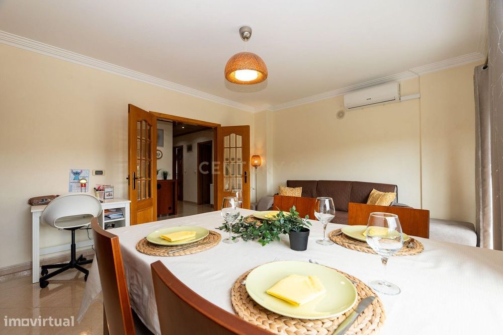 * Espectacular Apartamento T2 Com Varanda E Box *
