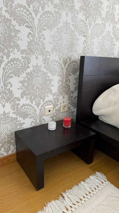 Cama de Casal+ estrado+ 2 gavetas de arrumação+ 2 mesas de cabeceira