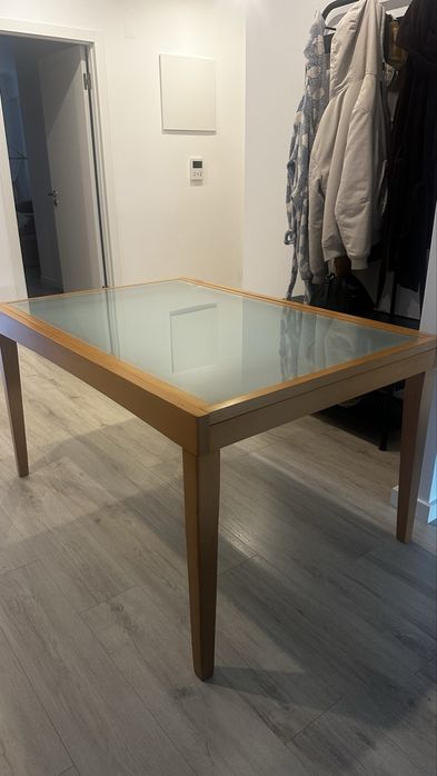 Mesa de jantar extensivel em madeira e vidro temperado