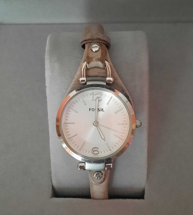 Relógio fossil para senhora.