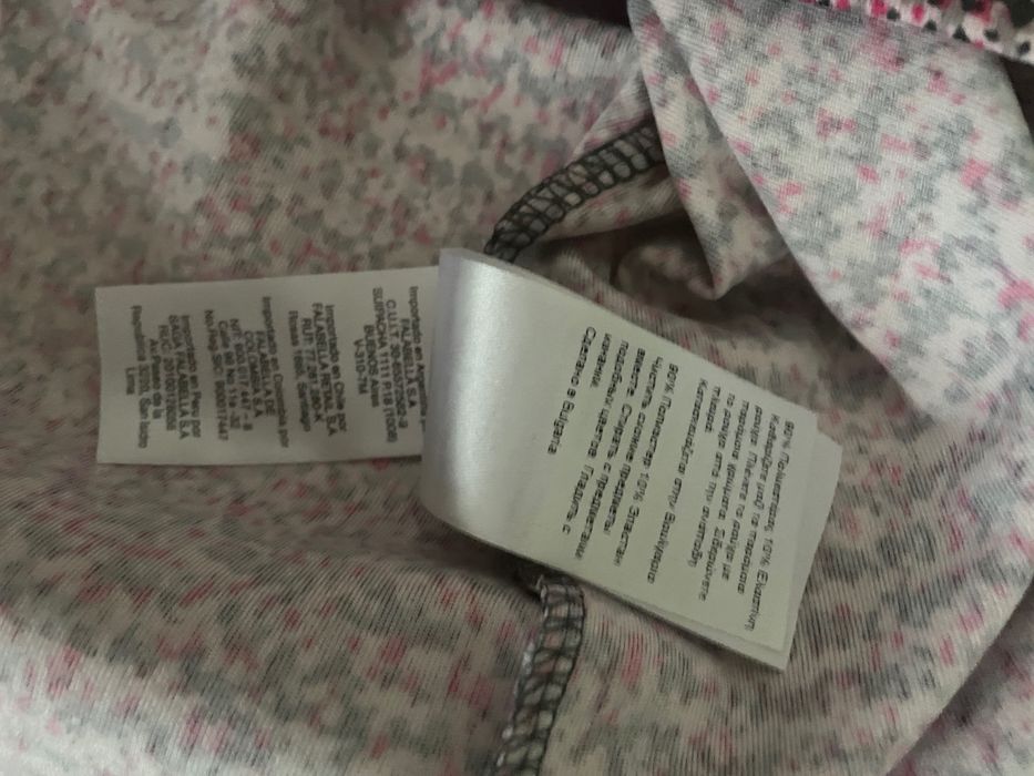 Продаю блузу-топ, практично нову, відмінної якості.