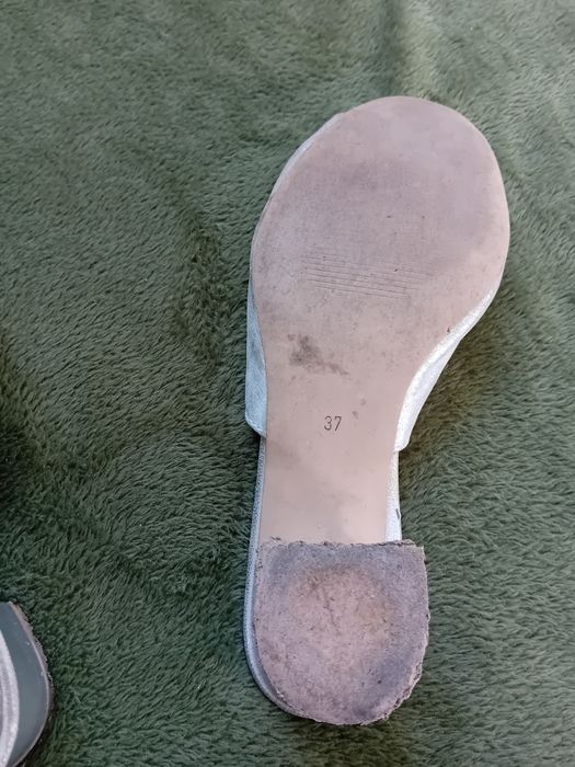 Klapki srebrne 37