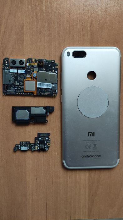 Продам рабочую материнскую плату и до.детали к смартфонy Xiaomi Mi  A1