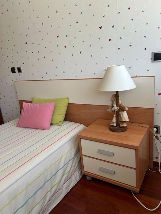 Quarto juvenil completo ótimo estado