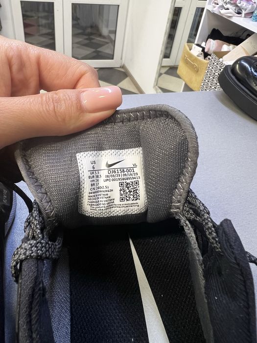 Оригінальні кросвіки NIKE