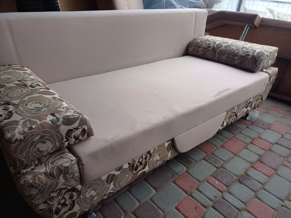 Продам диван еврокнижку.