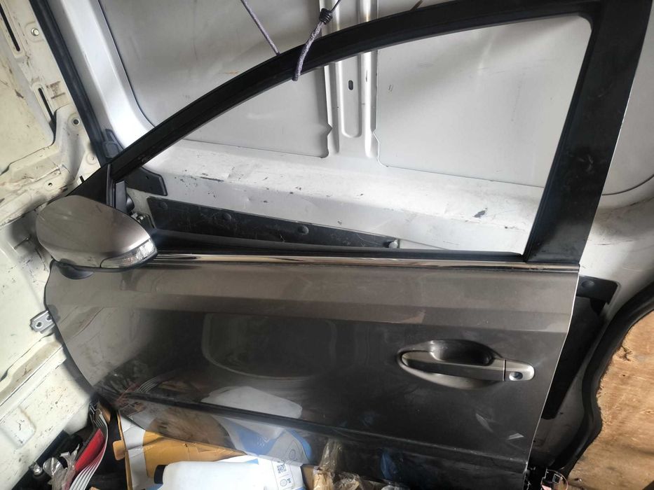 Drzwi toyota Auris ll 13-18 różne kolory 3R3  1H5 1F7stan idealny