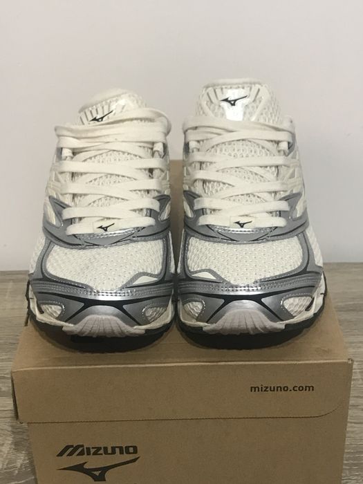 Кросівки чоловічі Mizuno Wave Prophecy LS pristine/black/silver