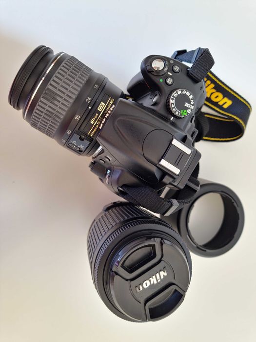 Nikon D5000 (2 lentes)  + mochila de transporte de oferta
