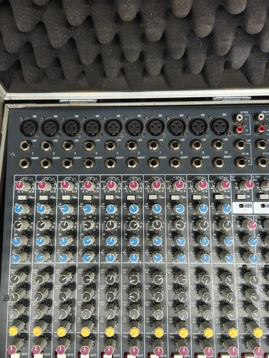 Mesa de som 16 canais Allen&Heath + case