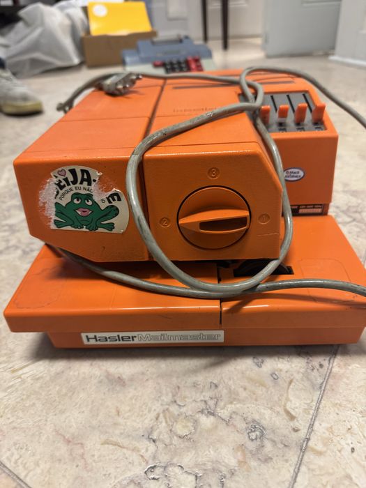 Máquina de franquear correio antiga