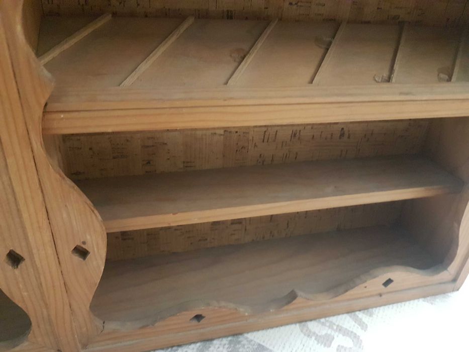 Movel expositor feito a mão