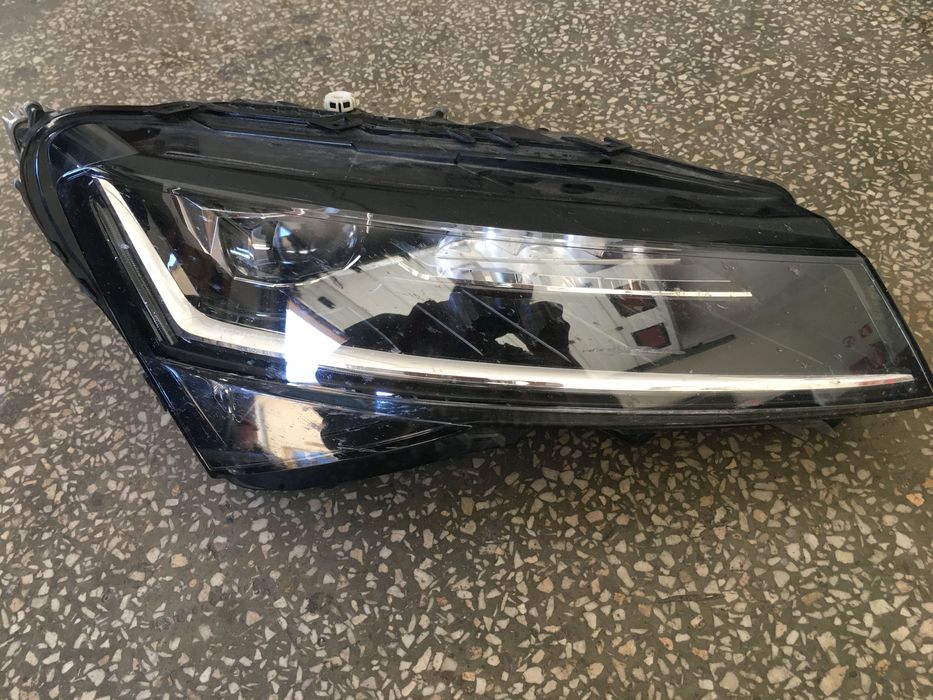 Lampa Skoda superb 3 lift prawa 1150.204.0000 uszkodzona