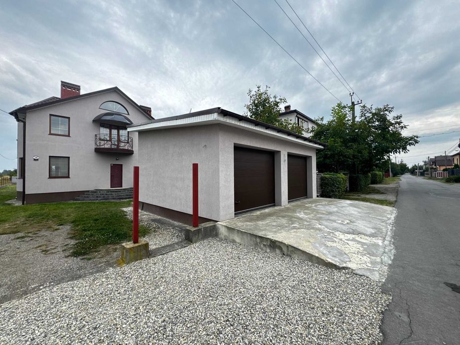 Продам новий будинок з ремонтом 245м2/10соток в Крихівцях.