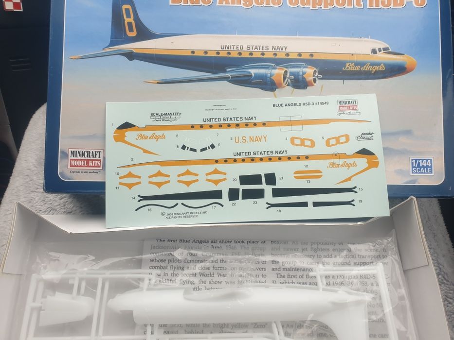 Model samolotu blue angels 1:144