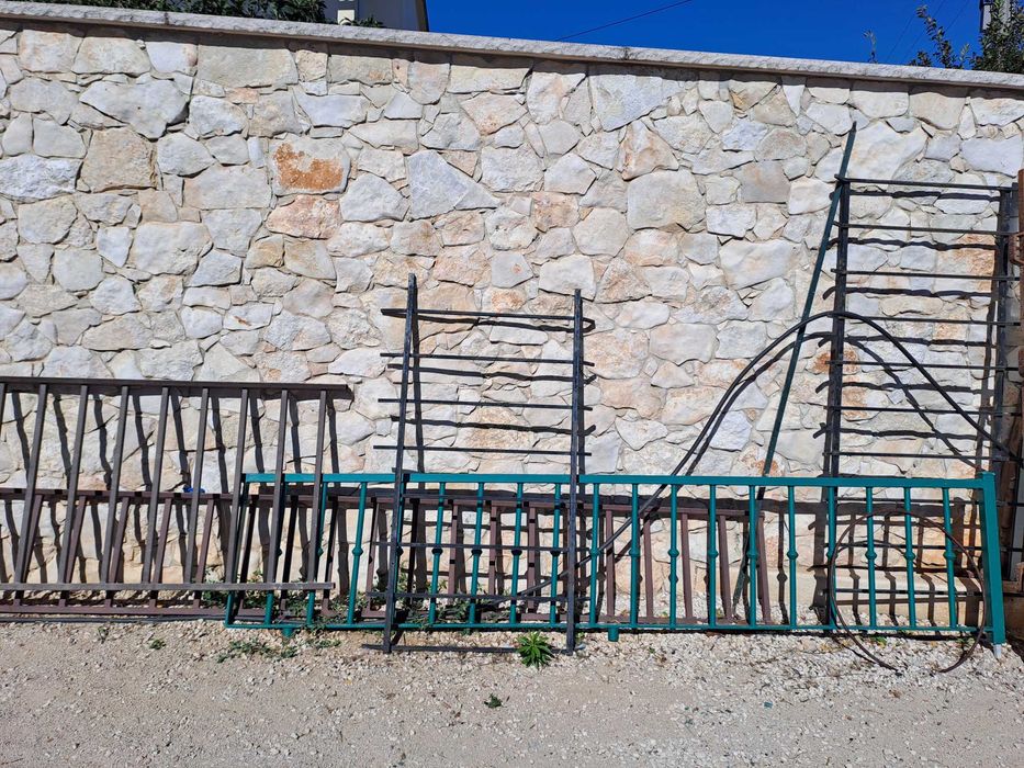 Grades em bom estado