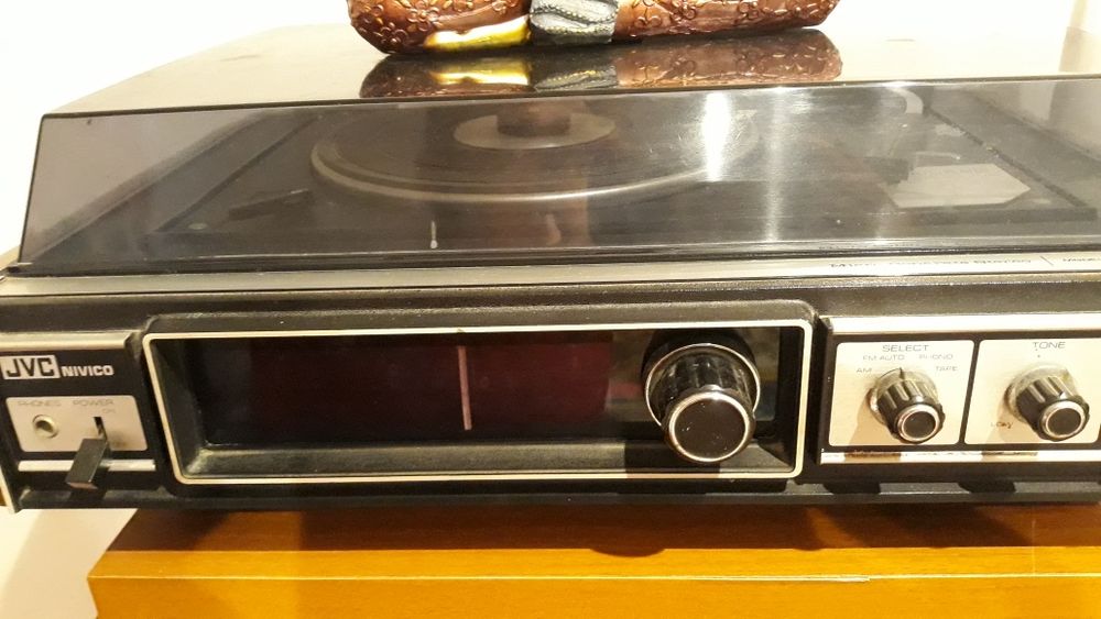 Aparelhagem "Gira discos" JVC