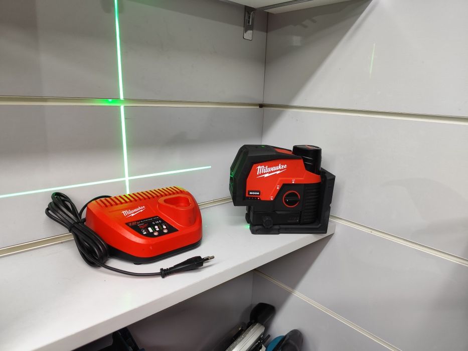 Milwaukee M12 CLLP  лазерний нівілір Мілвоке лазер