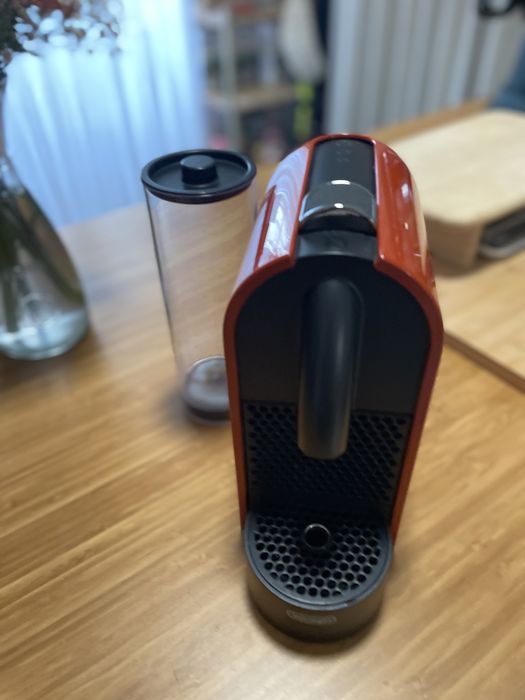 Máquina de café Nespresso – usada, a funcionar perfeitamente