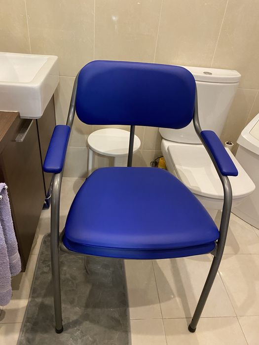 Cadeira sanitária! Nova! Nunca usada como se vê!