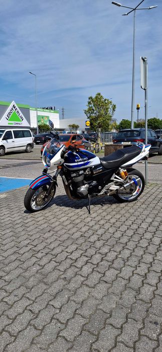 Suzuki gsx 1400 em  bom estado.